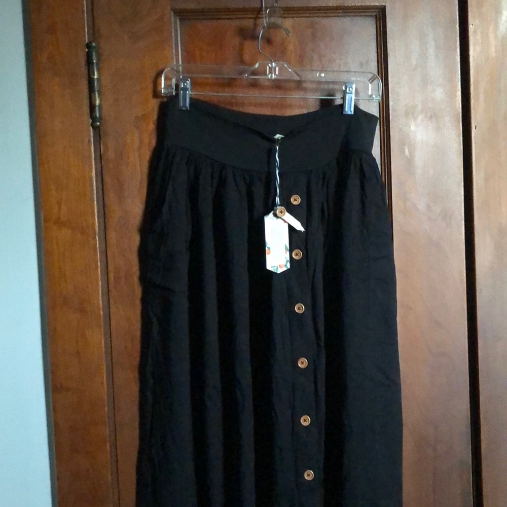 Cotton/spandex maxi  w/ wood buttons W30 L40.